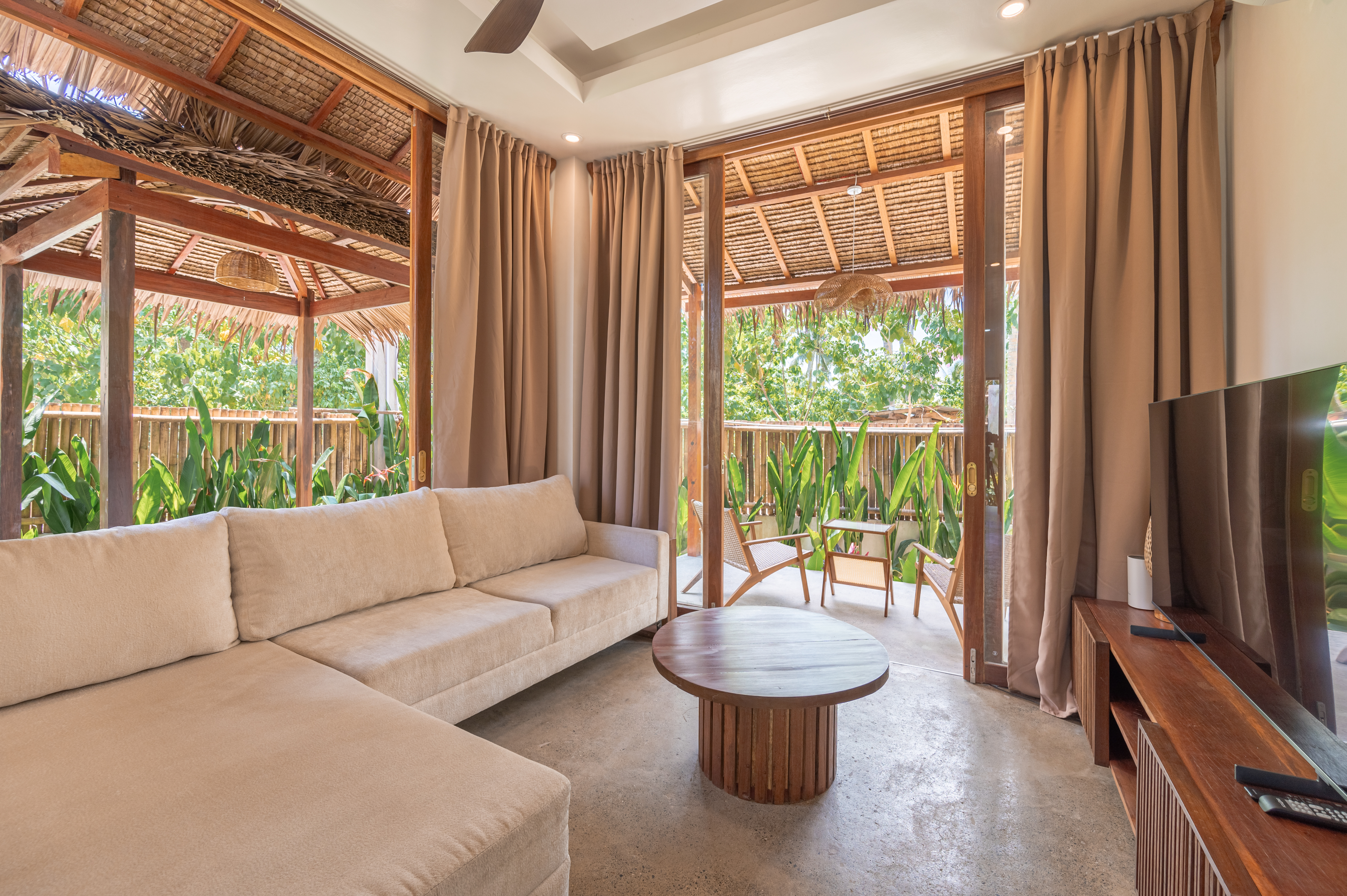 La Luna Villa living room and balcony