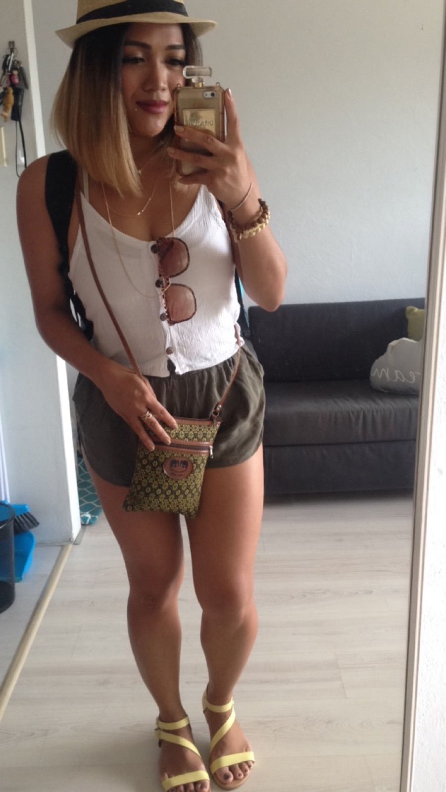 LuLu taking a mirror selfie with travel outfit