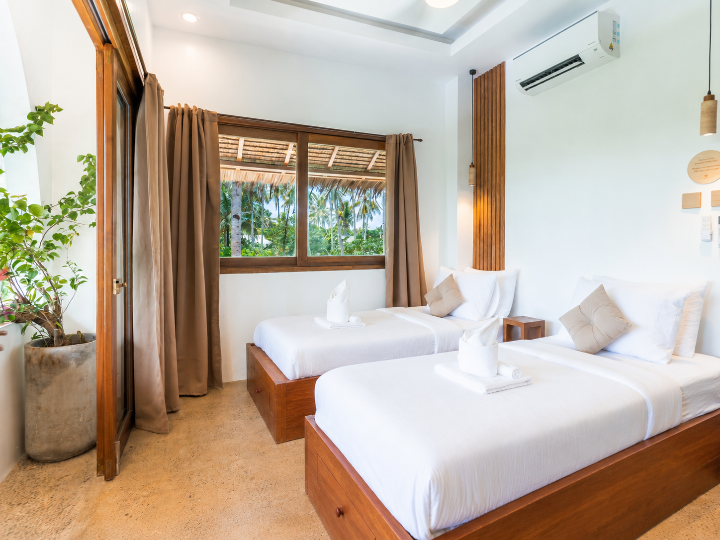 Mayari balcony and bed detail