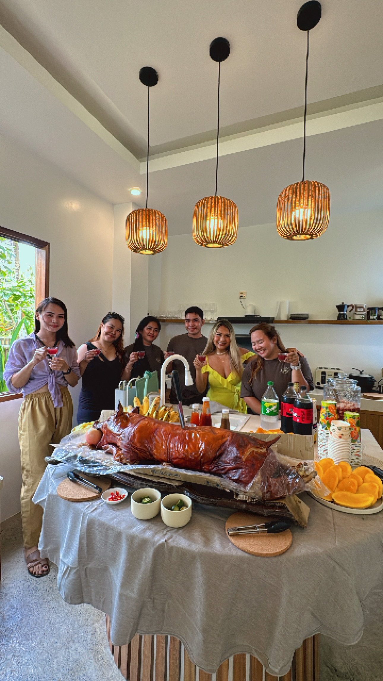 LuLu and the La Luna Villa team celebrating together