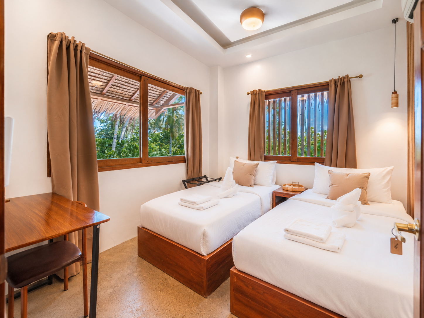 Tala sunset-facing room detail